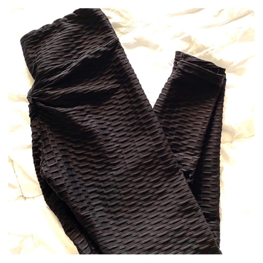 Textured scrunch bum leggings
